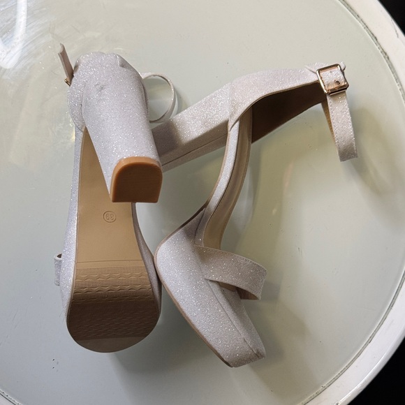 Elegant Silver Glitter Women's chunky Platform Heels - Picture 6 of 6